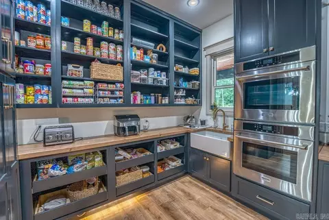 Kitchen - 110 Buchanan Dr, Mountain View, AR 72560 photo 5 of 5