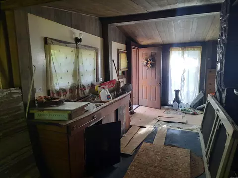 Entry Way - 400 Wolfking Rd, Mountain View, AR 72560 photo 1 of 1