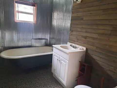 Bath - 400 Wolfking Rd, Mountain View, AR 72560 photo 1 of 2