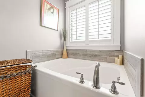 Bath - 1885 Mullberry Dr, Conway, AR 72034 photo 3 of 7