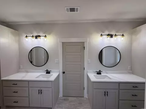 Bath - 9682 Gunter Loop, Benton, AR 72019 photo 6 of 6