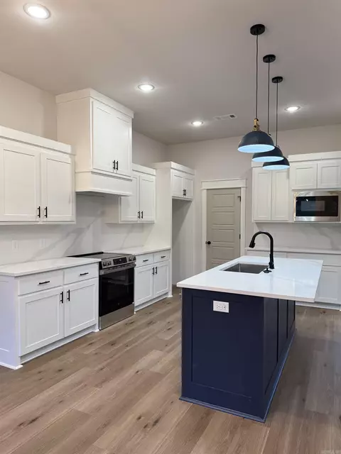 Kitchen - 9682 Gunter Loop, Benton, AR 72019 photo 2 of 3