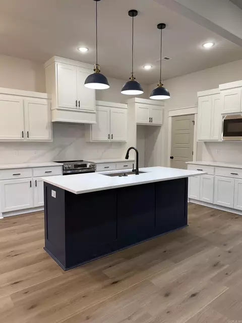 Kitchen - 9682 Gunter Loop, Benton, AR 72019 photo 3 of 3