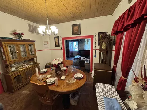 Dining - 1500 W 25th Ave, Pine Bluff, AR 71603 photo 2 of 3