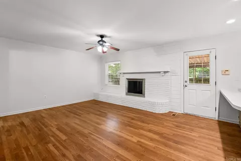 Living - 2521 Robinson Ave, Conway, AR 72034 photo 4 of 7