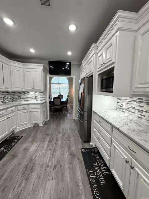 Kitchen - 6583 Holcomb Ln, Pine Bluff, AR 71603 photo 5 of 9