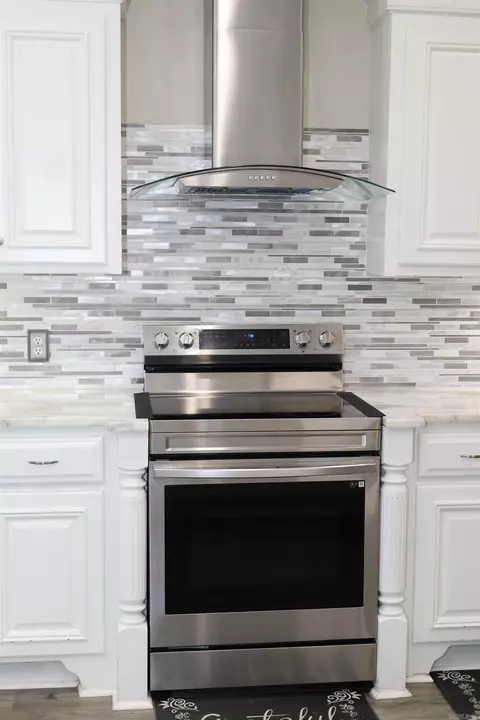 Kitchen - 6583 Holcomb Ln, Pine Bluff, AR 71603 photo 3 of 9
