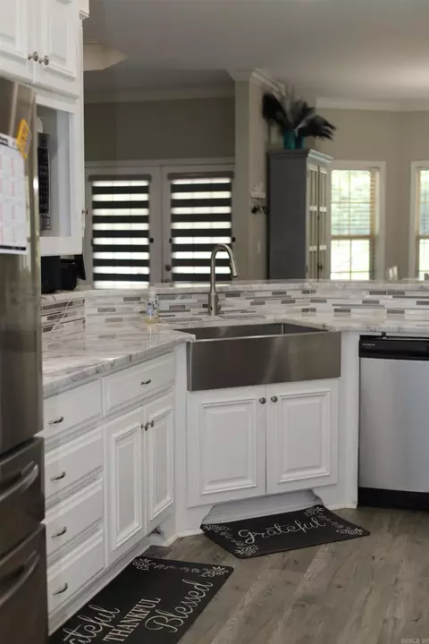 Kitchen - 6583 Holcomb Ln, Pine Bluff, AR 71603 photo 8 of 9