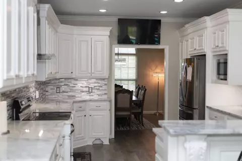 Kitchen - 6583 Holcomb Ln, Pine Bluff, AR 71603 photo 6 of 9
