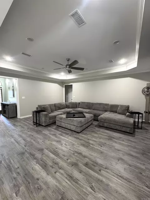 Living - 6583 Holcomb Ln, Pine Bluff, AR 71603 photo 2 of 3