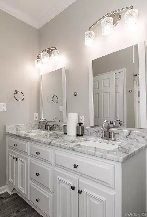 Bath - 6583 Holcomb Ln, Pine Bluff, AR 71603 photo 4 of 6