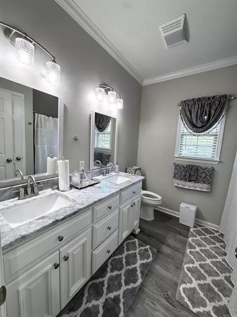 Bath - 6583 Holcomb Ln, Pine Bluff, AR 71603 photo 6 of 6