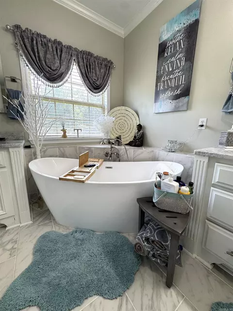 Bath - 6583 Holcomb Ln, Pine Bluff, AR 71603 photo 1 of 6