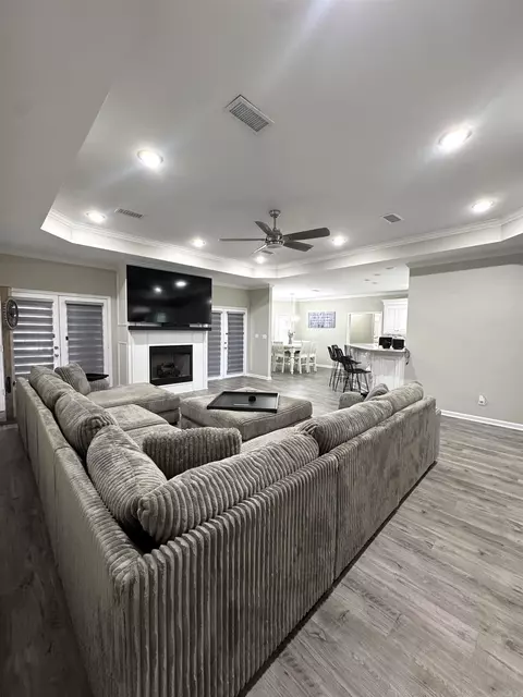 Living - 6583 Holcomb Ln, Pine Bluff, AR 71603 photo 1 of 3