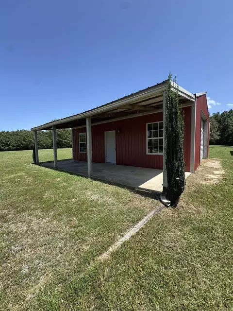 Exterior - 6583 Holcomb Ln, Pine Bluff, AR 71603 photo 6 of 10