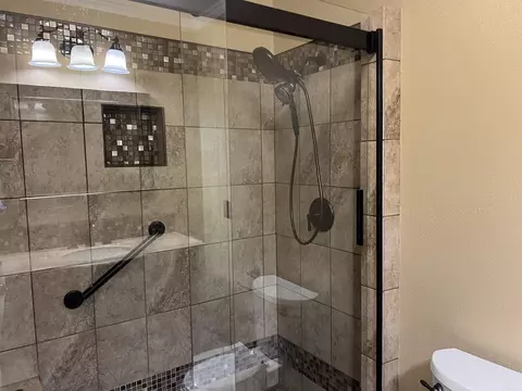 Bath - 7200 Nell Dr, Pine Bluff, AR 71603 photo 5 of 5
