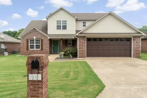 208 Crain Dr, Searcy, AR 72143