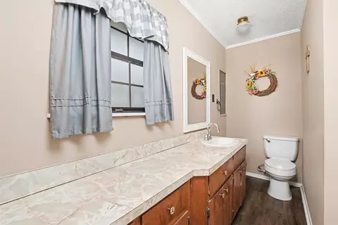 Bath - 6740 Rayhan Rd, Pine Bluff, AR 71603 photo 2 of 3