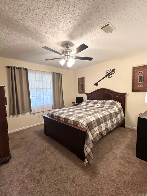 Bedroom - 2005 Wellington Dr, Pine Bluff, AR 71603 photo 3 of 4