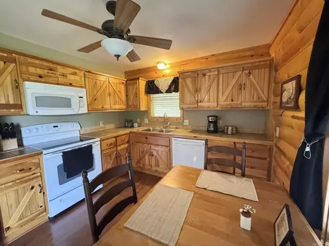 Kitchen - 22 Sylamore Vis, Mountain View, AR 72560 photo 2 of 3