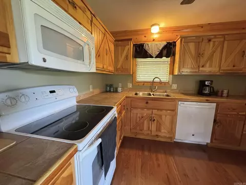 Kitchen - 22 Sylamore Vis, Mountain View, AR 72560 photo 3 of 3