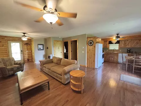 Living - 22 Sylamore Vis, Mountain View, AR 72560 photo 2 of 5