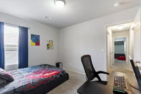 Bedroom - 7017 Woodsgate Cv, Alexander, AR 72002 photo 4 of 7