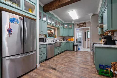 Kitchen - 1109 Crystal, Benton, AR 72015 photo 4 of 5