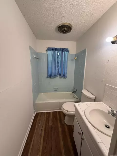 Bath - 612 N Walnut St, Warren, AR 71671 photo 1 of 2
