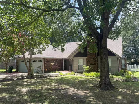 889 Heather Cir, Conway, AR 72034 photo 1