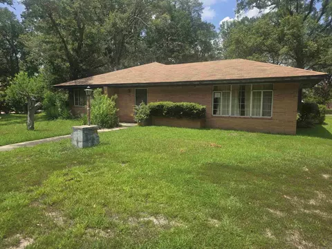 Exterior - 2001 W 34th Ave, Pine Bluff, AR 71603 photo 1 of 4