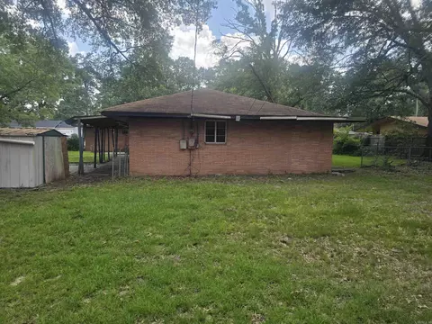 Exterior - 2001 W 34th Ave, Pine Bluff, AR 71603 photo 2 of 4