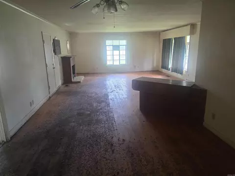 Living - 2001 W 34th Ave, Pine Bluff, AR 71603 photo 1 of 2