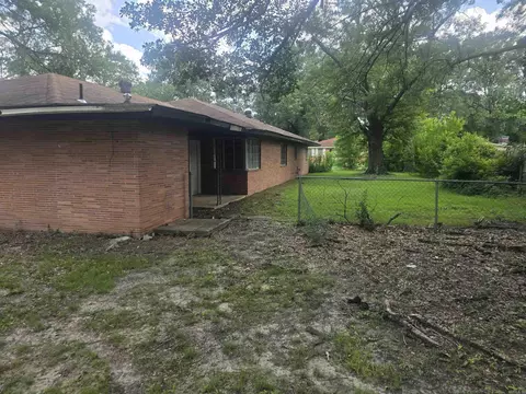 Exterior - 2001 W 34th Ave, Pine Bluff, AR 71603 photo 3 of 4