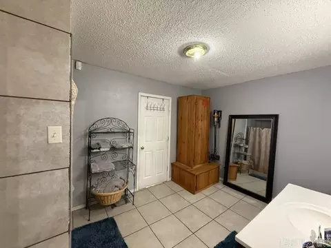 Bath - 2309 Neeley St, Benton, AR 72015 photo 1 of 3