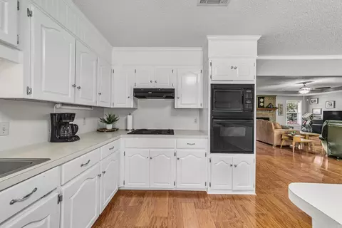 Kitchen - 36 Sun Valley Dr, Cabot, AR 72023 photo 4 of 6