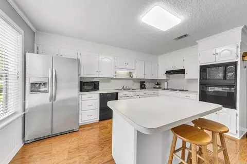 Kitchen - 36 Sun Valley Dr, Cabot, AR 72023 photo 6 of 6