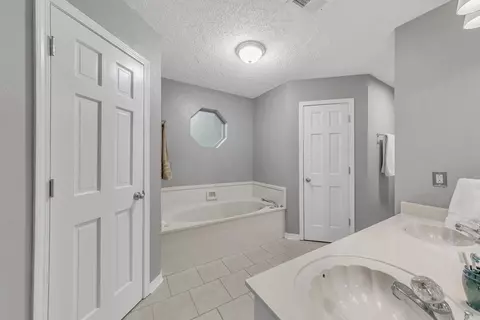 Bath - 36 Sun Valley Dr, Cabot, AR 72023 photo 1 of 4