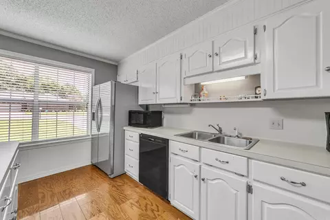 Kitchen - 36 Sun Valley Dr, Cabot, AR 72023 photo 3 of 6