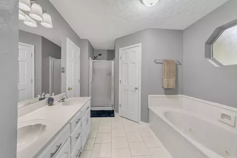 Bath - 36 Sun Valley Dr, Cabot, AR 72023 photo 3 of 4