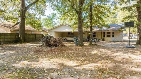 Exterior - 9 La Salle Cv, Pine Bluff, AR 71603 photo 4 of 8