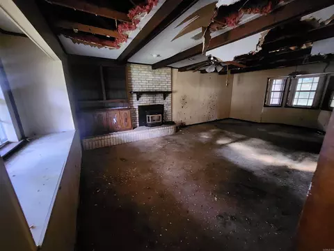 Living - 9 La Salle Cv, Pine Bluff, AR 71603 photo 1 of 6