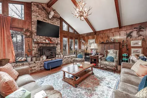 Living - 3701 Privatewood Rd, Pine Bluff, AR 71603 photo 4 of 4