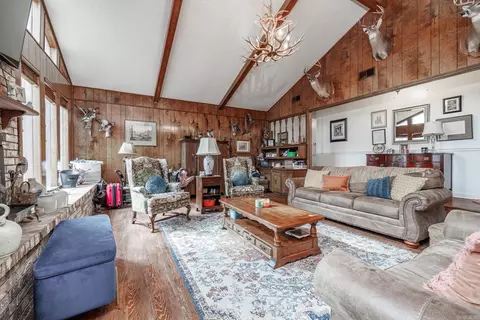 Living - 3701 Privatewood Rd, Pine Bluff, AR 71603 photo 3 of 4