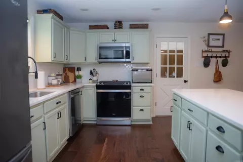 Kitchen - 1 Summitt Cir, Searcy, AR 72143 photo 2 of 3