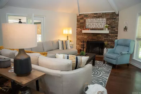 Living - 1 Summitt Cir, Searcy, AR 72143 photo 1 of 4
