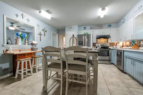 Kitchen - 7014 Red Oak Dr, Benton, AR 72019 photo 2 of 4