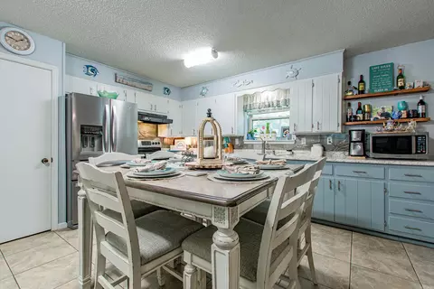 Kitchen - 7014 Red Oak Dr, Benton, AR 72019 photo 4 of 4