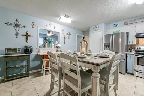 Dining - 7014 Red Oak Dr, Benton, AR 72019 photo 2 of 3