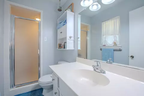 Bath - 7014 Red Oak Dr, Benton, AR 72019 photo 2 of 2